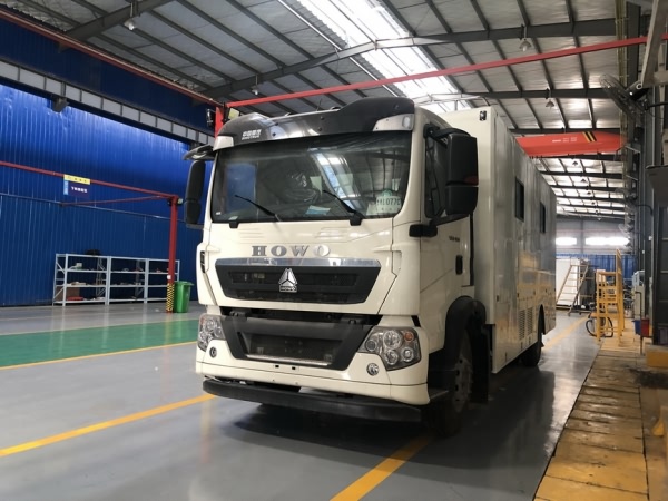 重汽豪沃TG5餐車(chē)