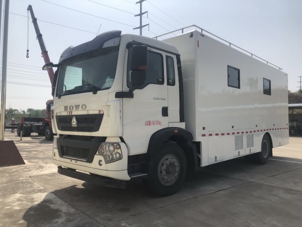 重汽豪沃TG5餐車(chē)